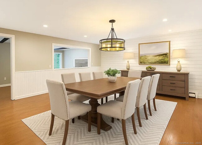 Building Photo - 11 Pond Circle Rd