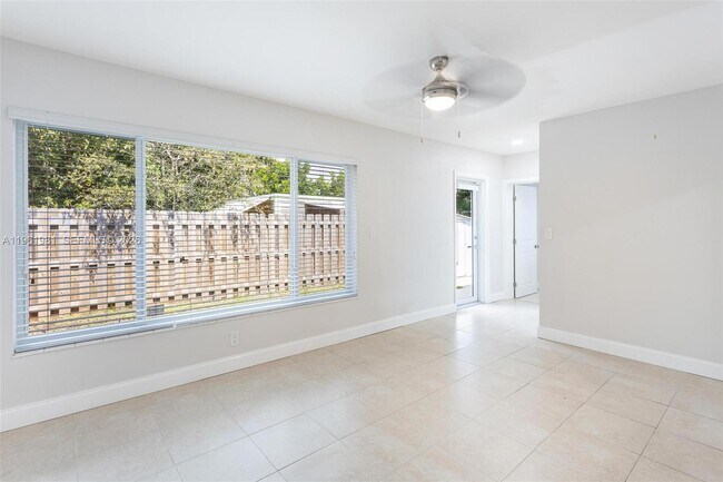 Building Photo - 3241 NE 17th Ave