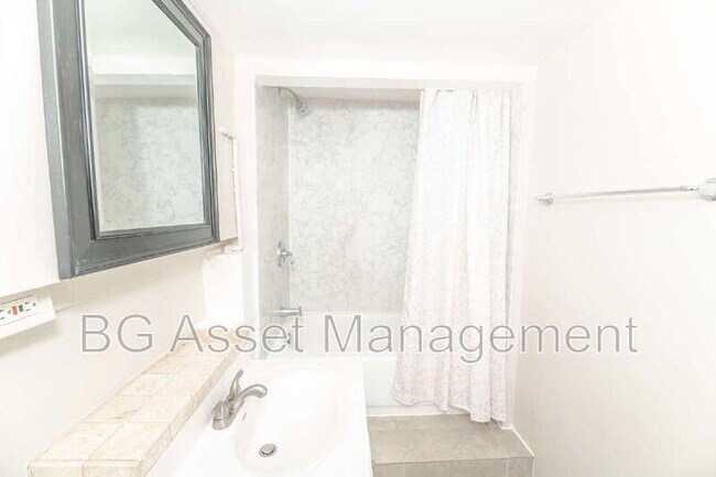 Building Photo - 1723 Bayo Vis