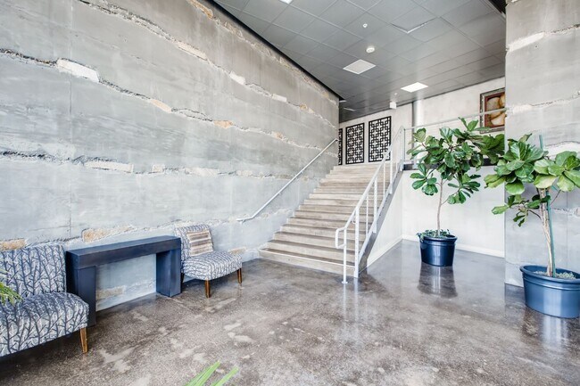 Building Photo - Top Floor Cortez Hill Studio with Western ...