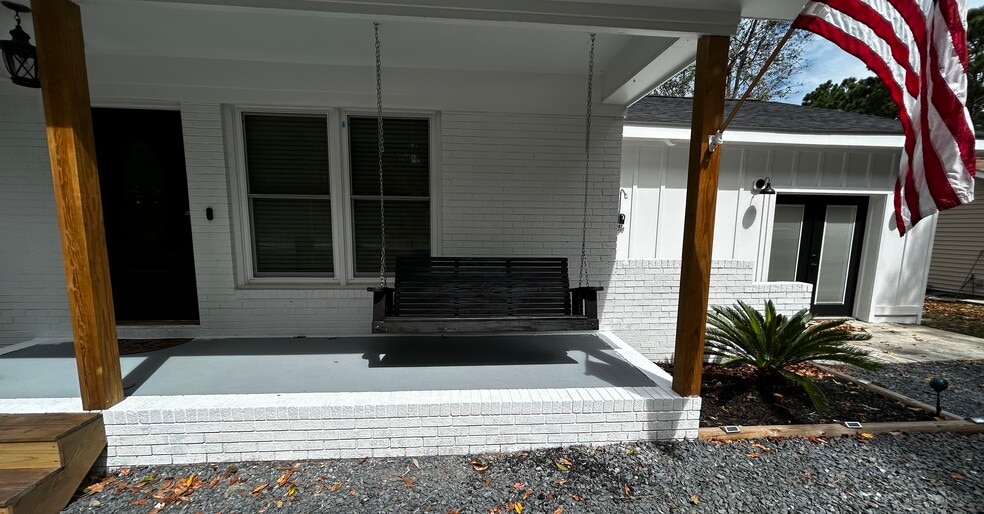Building Photo - 1361 Forest Lake Dr