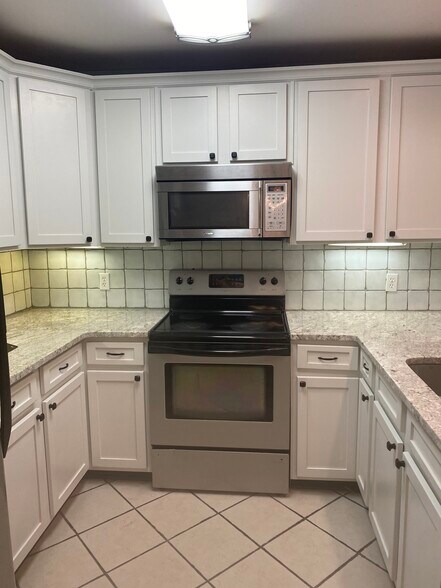 Building Photo - 102 Bainbridge Dr