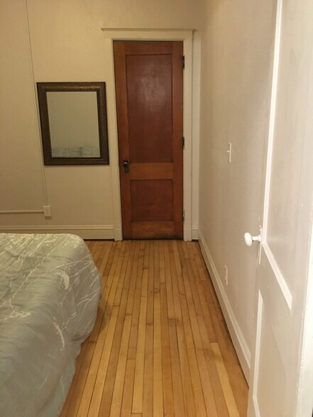 Building Photo - 317 1/2 N 4th Ave W