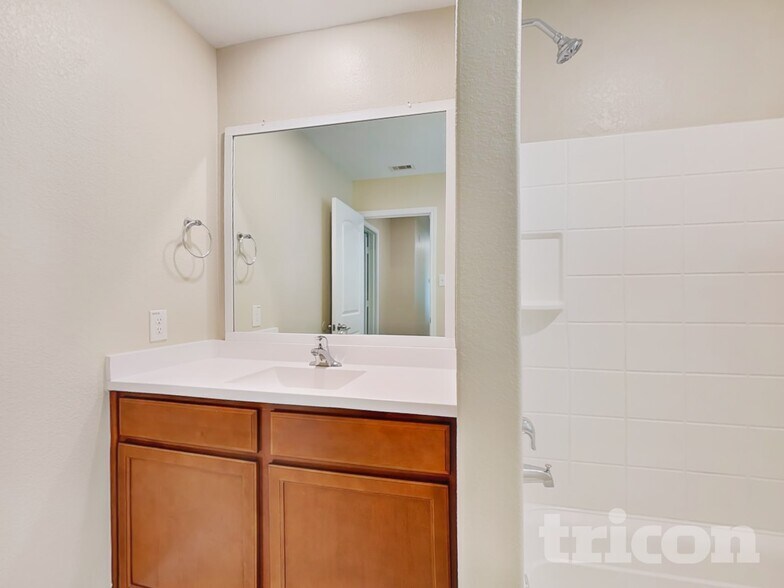 Building Photo - 536 Red Dusk Paint Dr