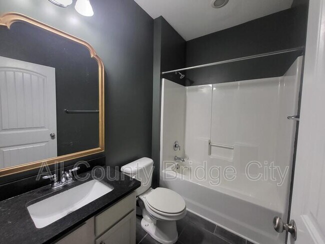 Building Photo - 216 Meritage St