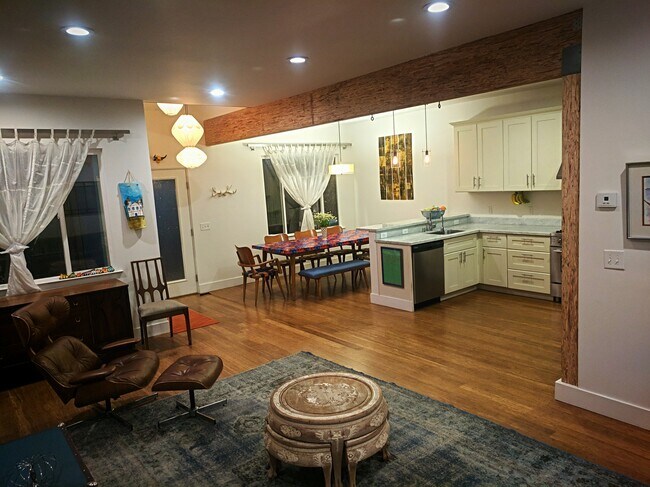 Building Photo - 637 Peralta Ave