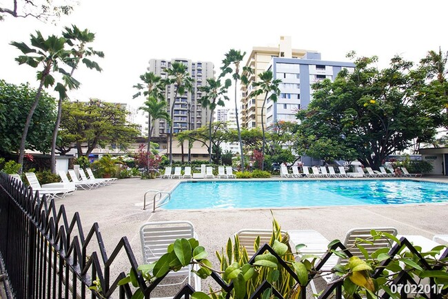 Building Photo - FURNISHED 1BR 1BA condo w/CENTRAL AC & 1 P...