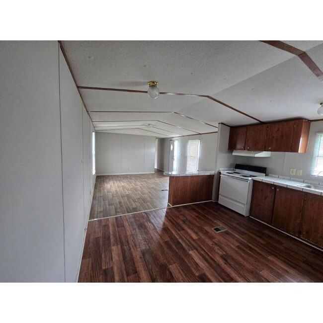 Building Photo - 301 Reid Ct