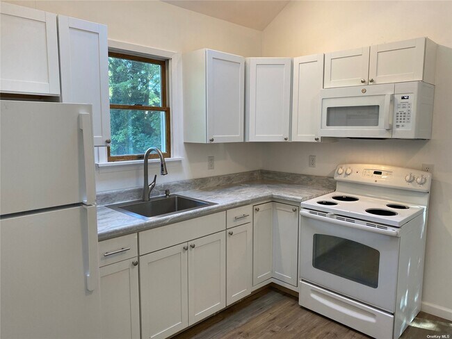 Building Photo - 26 Dryad Rd