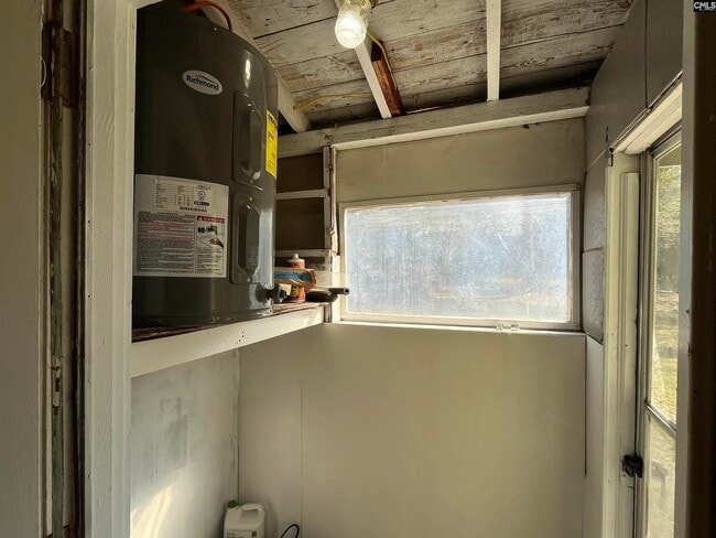 Building Photo - 704 S Bonham Rd