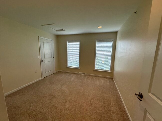 Building Photo - 410 Mayer Pl