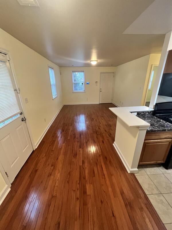 Building Photo - 2518 Kent Village Dr