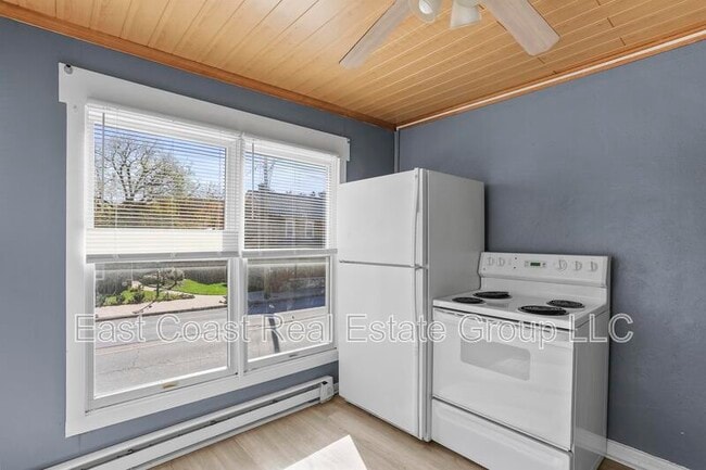 Building Photo - 15 E Water St