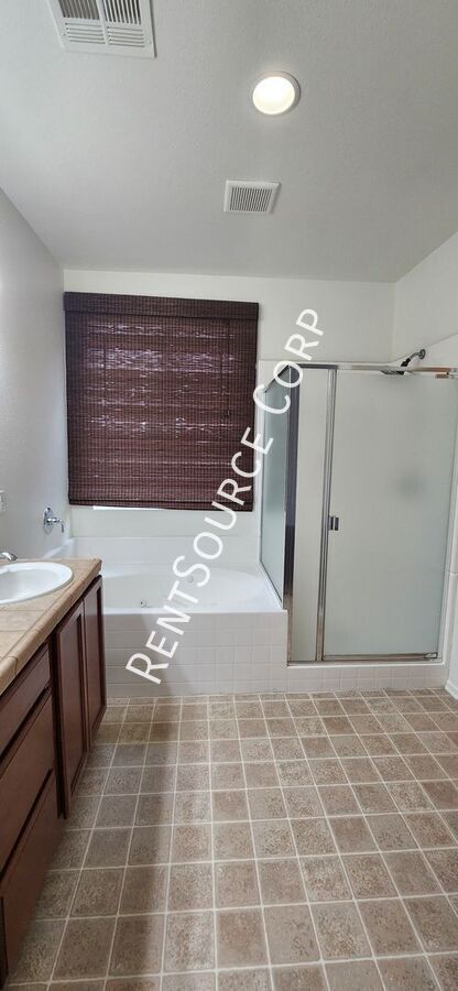 Building Photo - 3215 Tumbleweed Ave