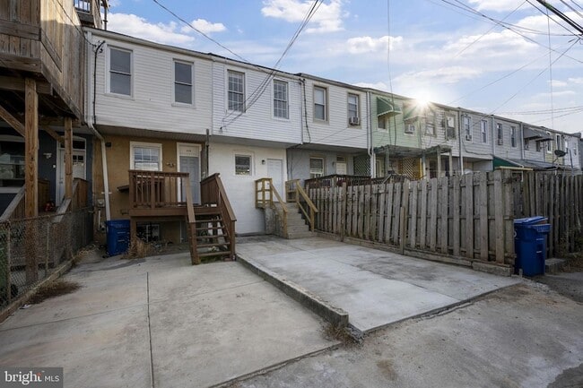 Building Photo - 328 S Macon St.