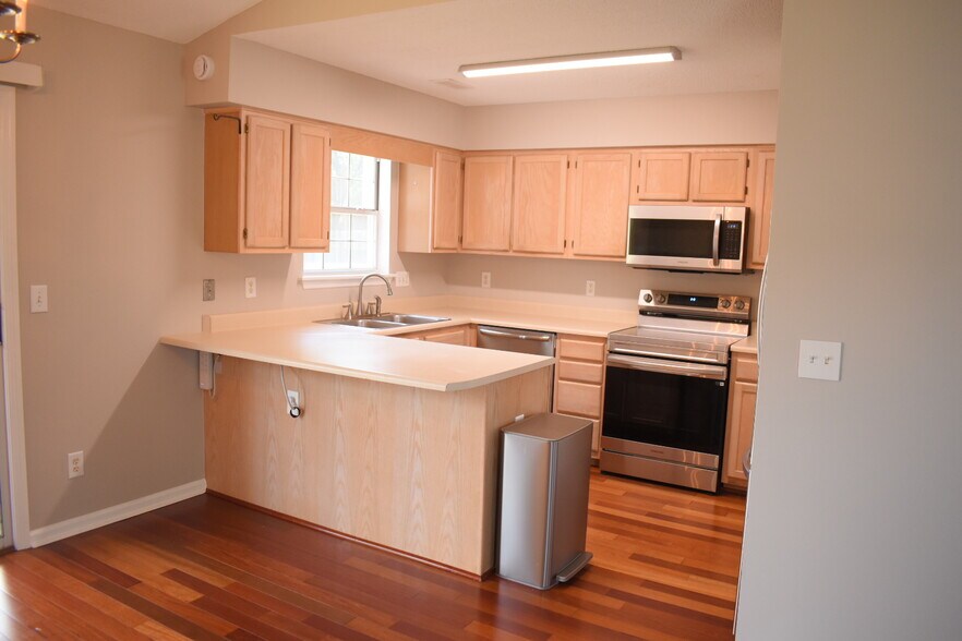 Building Photo - 4824 Weybridge Ln