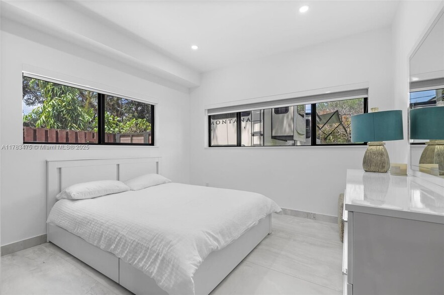Building Photo - 3000 Riverland Rd
