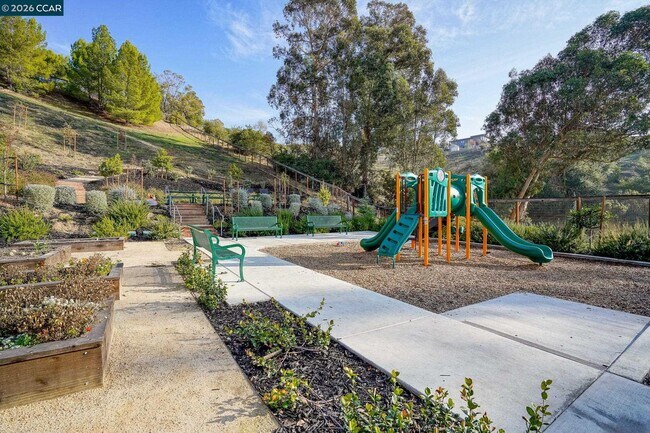 Building Photo - 296 Laurel Knoll Dr