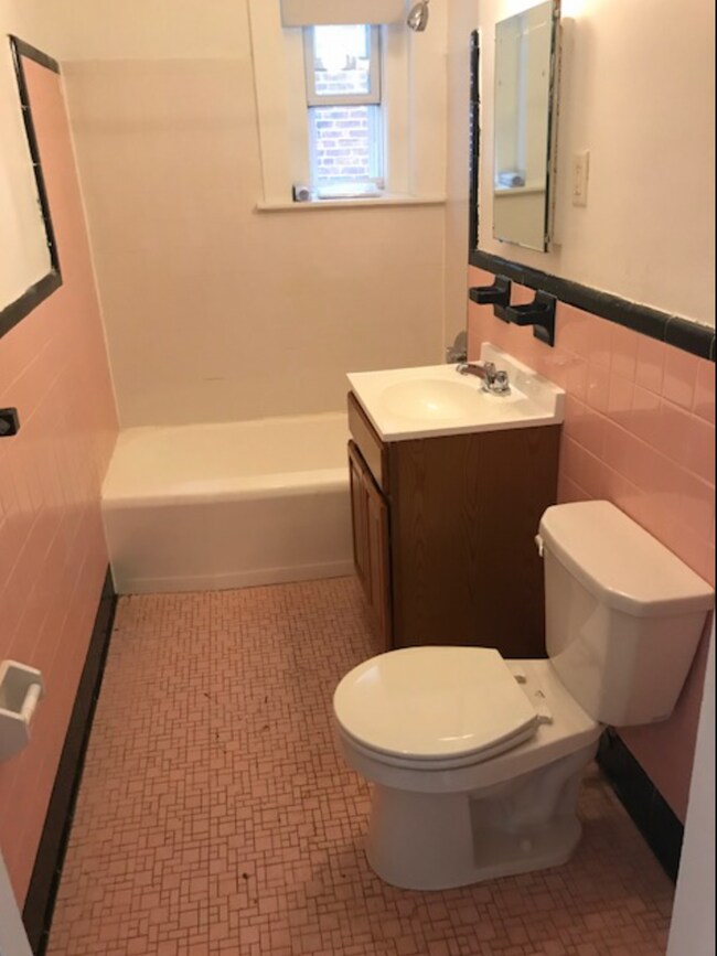 Building Photo - 9/1 Coolidge Corner 3BR (2 split) with heat included, balcony, No Fee!