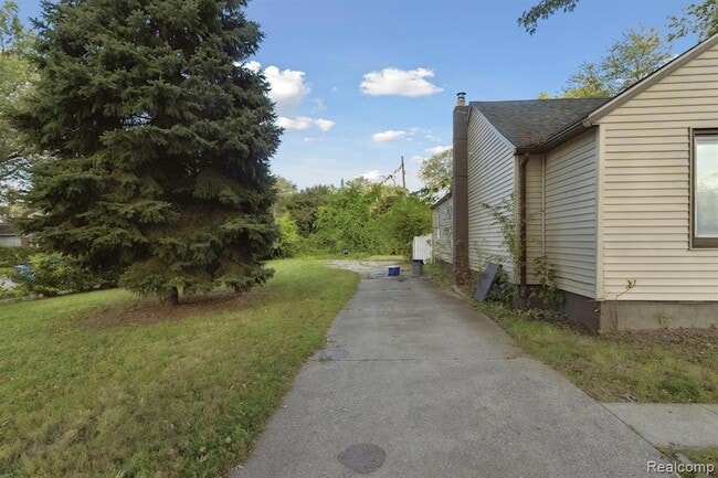 Building Photo - 5315 Edgewood St