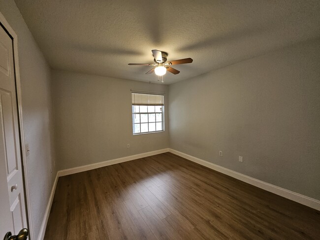 Building Photo - 14036 Fairway Island Dr