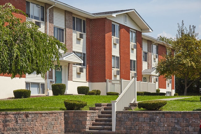 Primary Photo - Dutchess Apartments