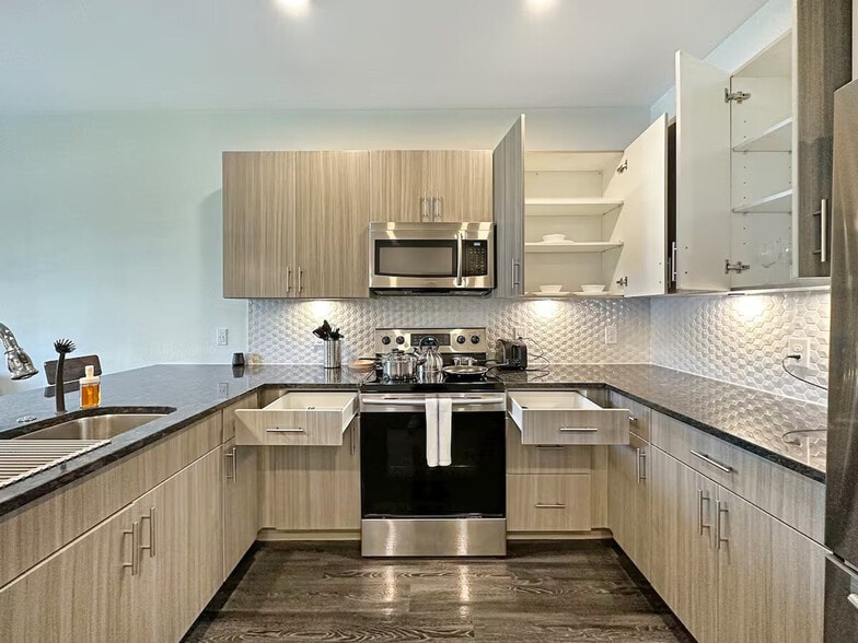 Building Photo - 7210 Henneman Way