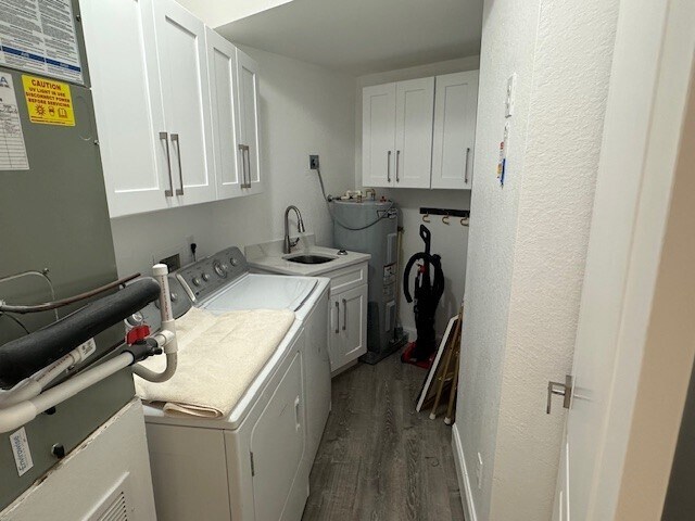 Building Photo - 8390 Excalibur Cir