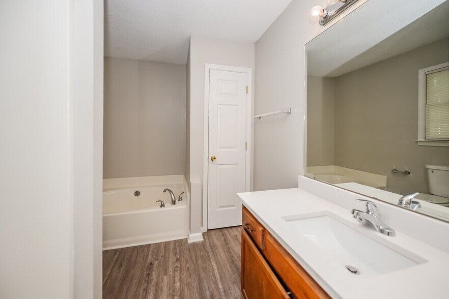 Building Photo - 6398 Grafton Ct