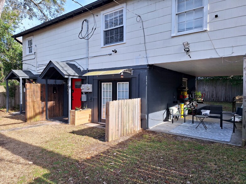 Building Photo - 1927 Monroe St