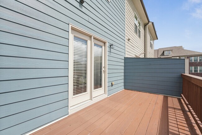 Building Photo - 1359 Town Home Dr
