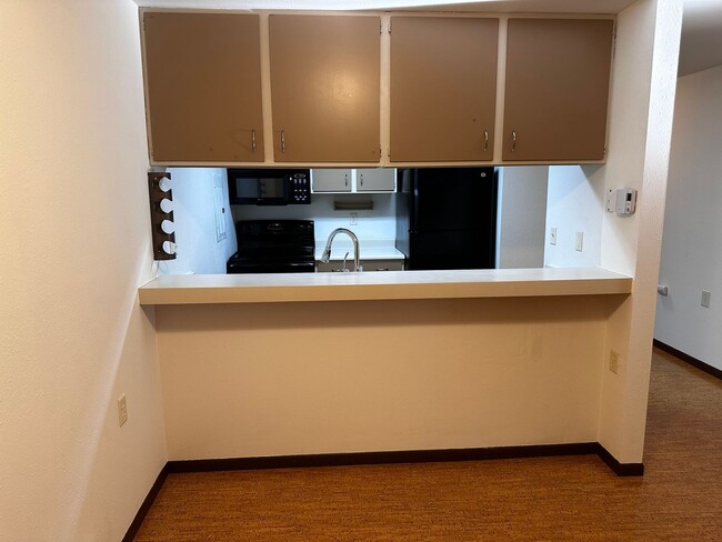 Building Photo - Spacious 2 bed 1.5 bathroom Condominium