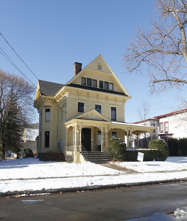Building Photo - 19 Watkins Ave