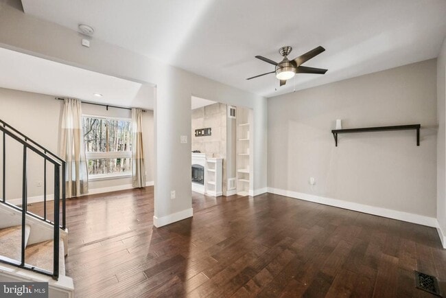 Building Photo - 7849 Briardale Terrace