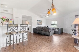 Building Photo - 2828 Stoneway Ln