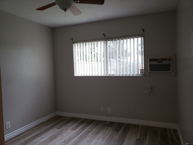 Building Photo - Great 3-bedroom, 2 bath home in Tustin Mea...