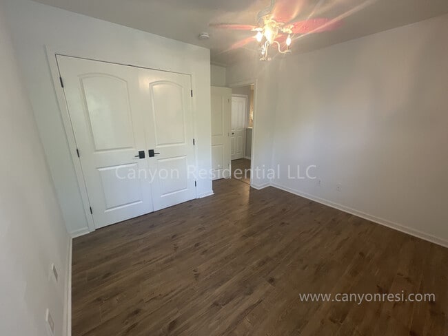 Building Photo - Beautiful 3b Room!Move in ready!