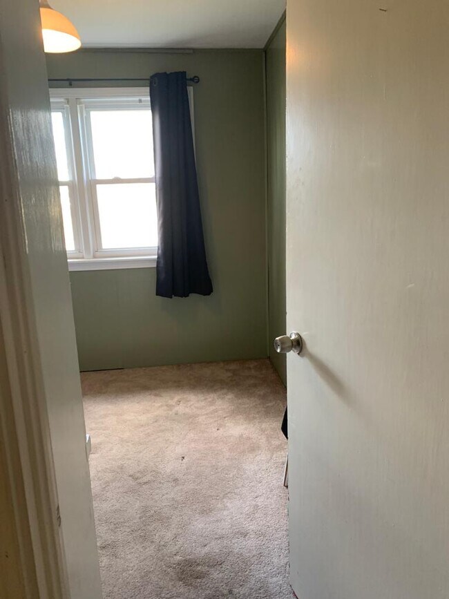 Building Photo - Pennsylvania Ave.