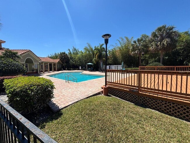 Building Photo - 433 Fountainhead Cir