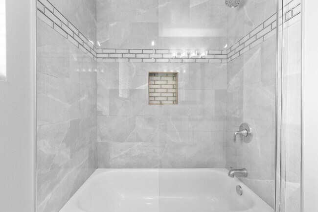 Building Photo - Move-In Ready, 3-Bedroom Fully Furnished Retreat with 3 Bathroom in Keaau Paradise!"