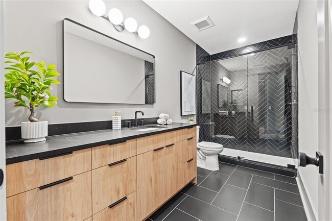 Building Photo - 807 W Park Ave