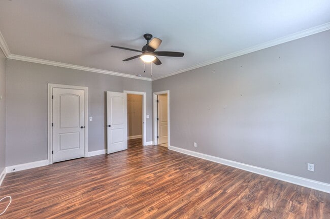 Building Photo - Stunning Executive Townhome in the Heart of Green Hills