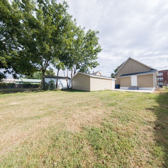 Building Photo - 2936 Dean Ave