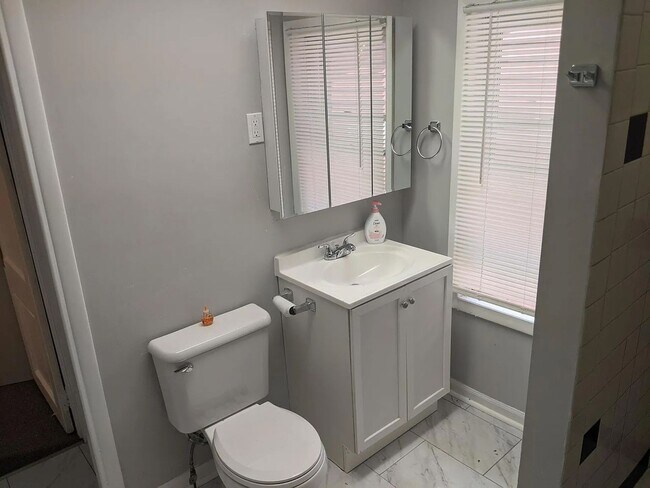 Building Photo - 1943 New Hackensack Rd