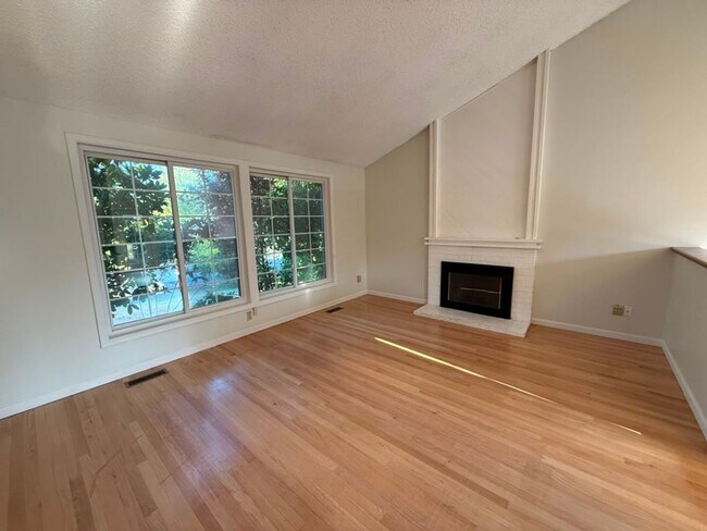 Building Photo - 5401 154th Ave NE
