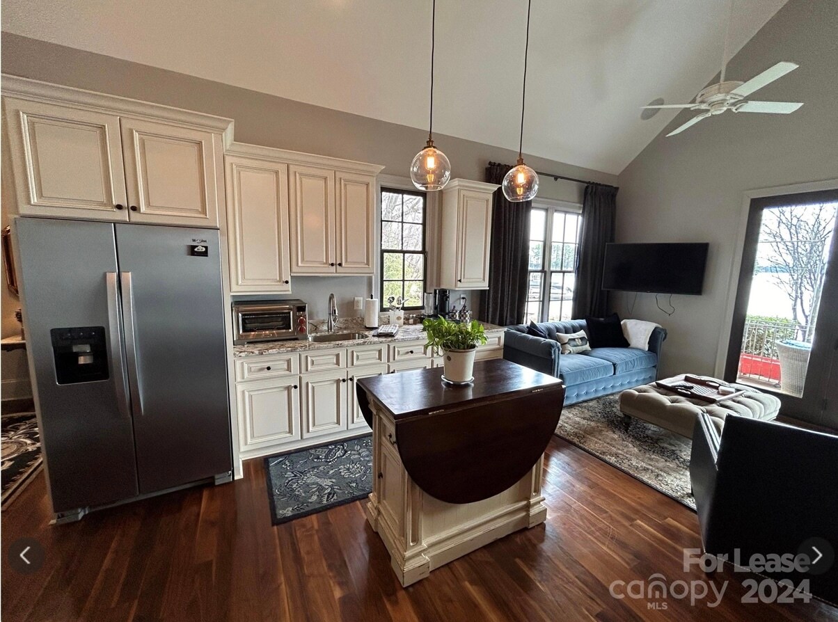 Building Photo - 17120 Belle Isle Dr