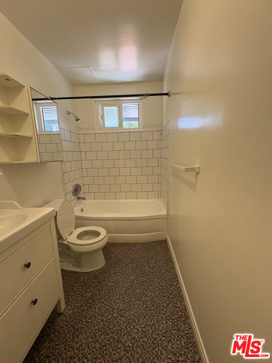 Building Photo - 748 E Kensington Rd