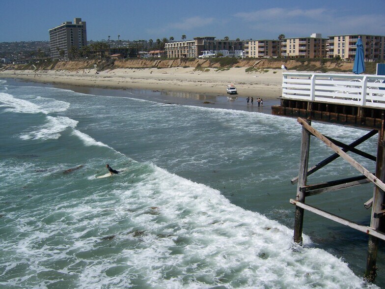 Building Photo - 830 Felspar St