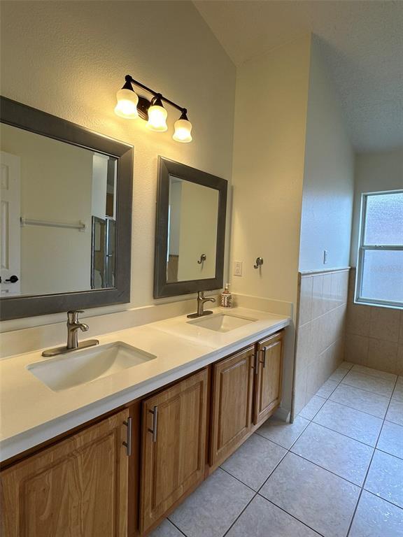 Building Photo - 10707 Flycast Cir