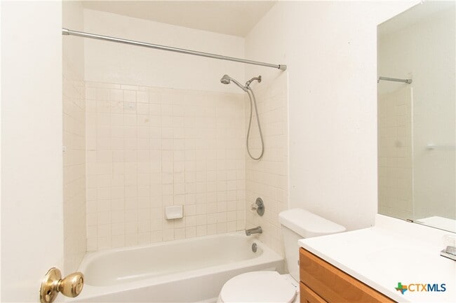 Building Photo - 1703 Cedarhill Dr